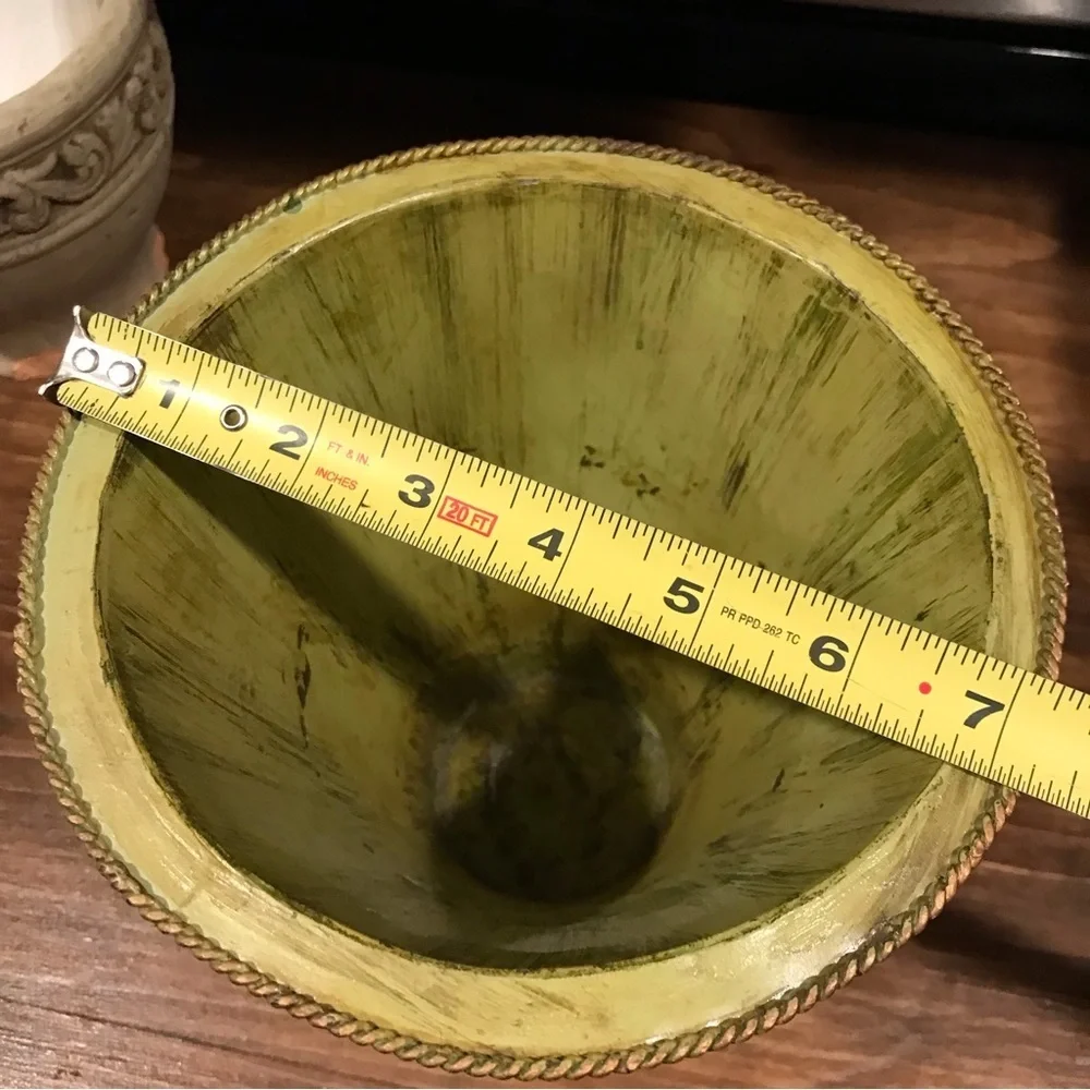 ▪️VINTAGE Metal Vase